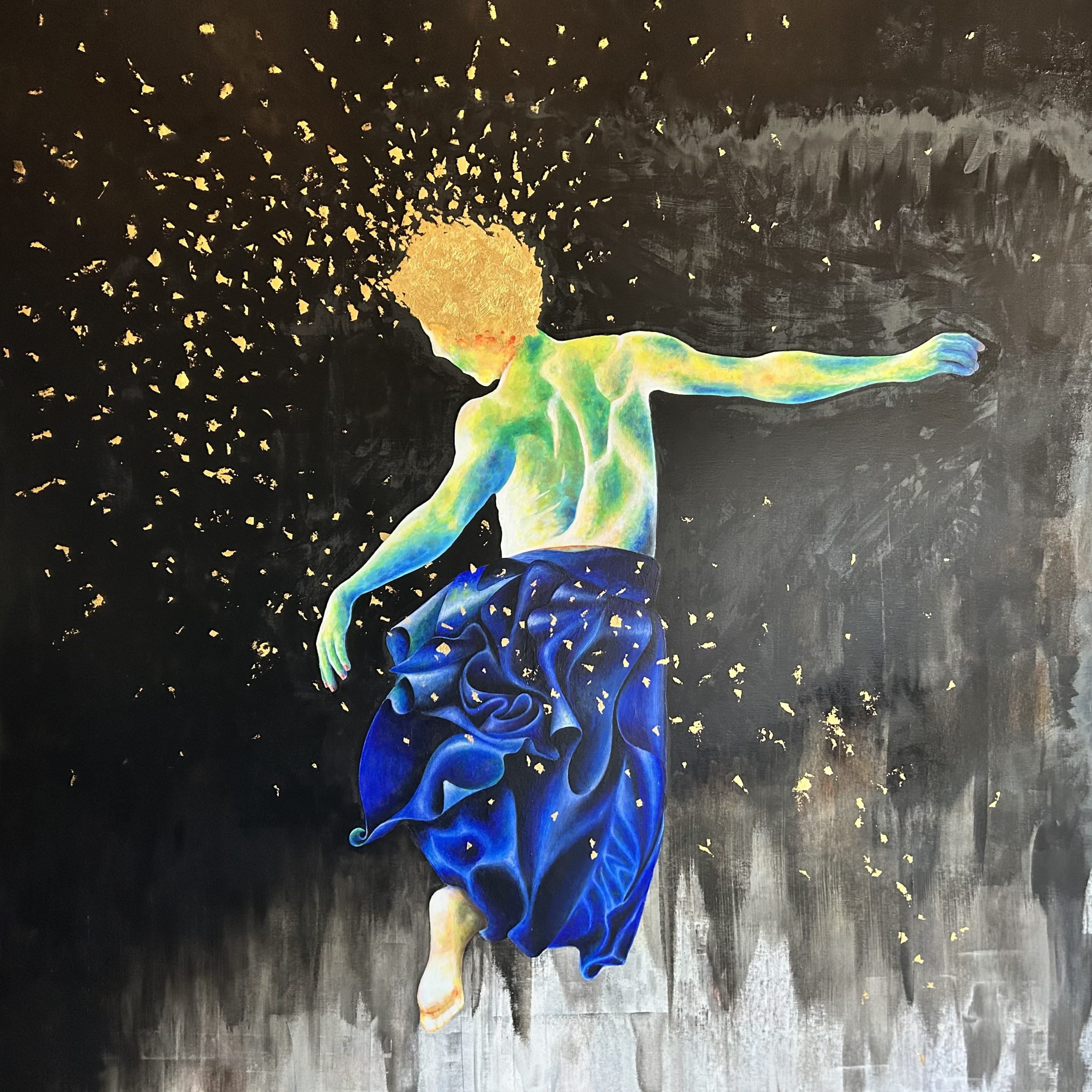 Zeitgenössisches Ölgemälde „Der Sprung“ von Andreij Herzog mit springender Figur, blauem Gewand, goldenen Akzenten und dunklem abstraktem Hintergrund.
